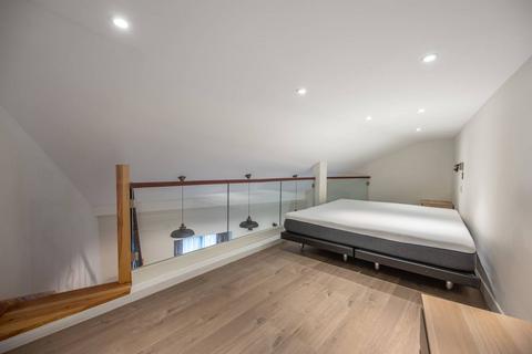 Studio to rent, Brent Street, Hendon, London, NW4