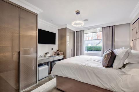 undefined, Mount Street, London W1K