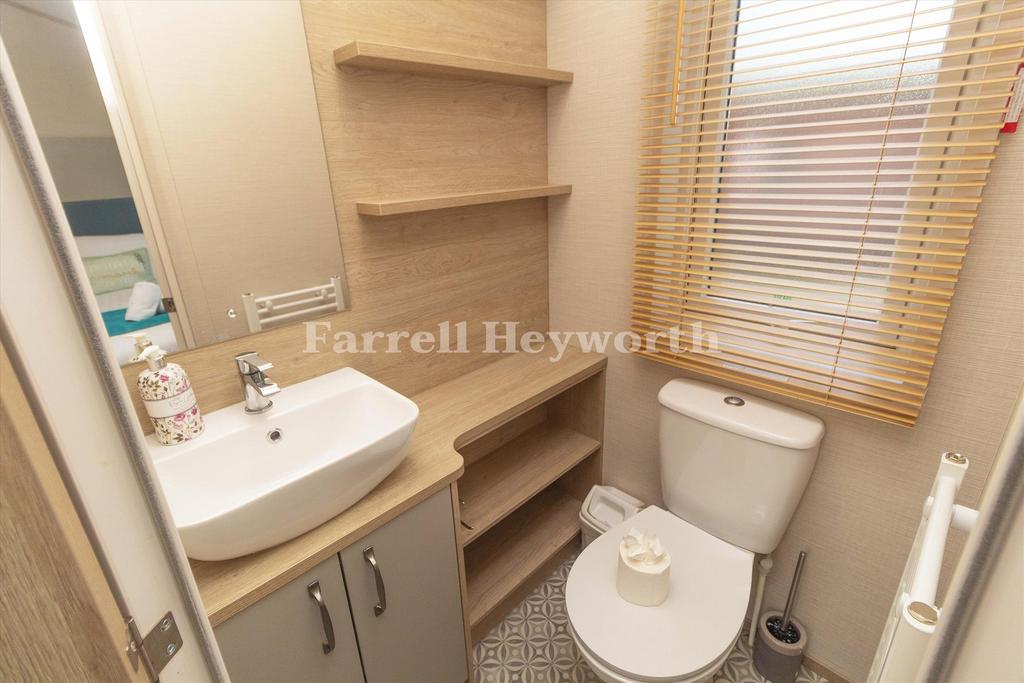 Bedroom 1 en suite