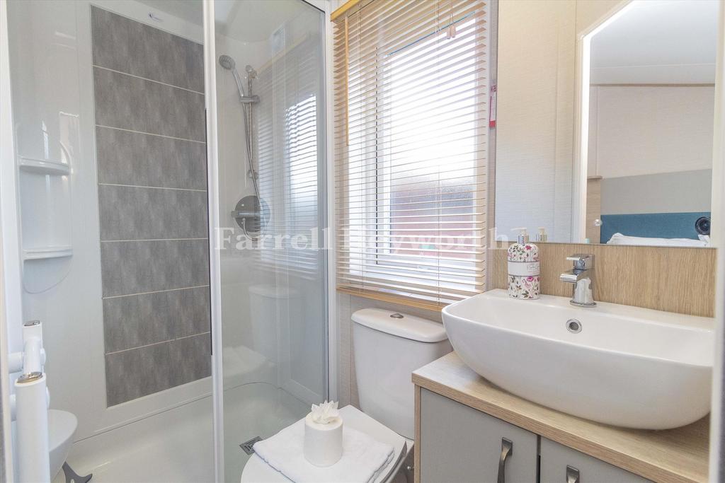 Bedroom 2 en suite