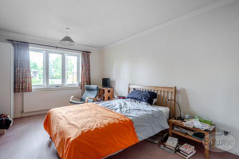 3 bedroom apartment for sale, Frensham Road, Farnham, Surrey, GU9