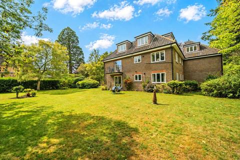 3 bedroom apartment for sale, Frensham Road, Farnham, Surrey, GU9
