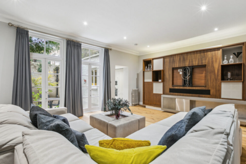 2 bedroom flat for sale, Redcliffe Square, London, SW10