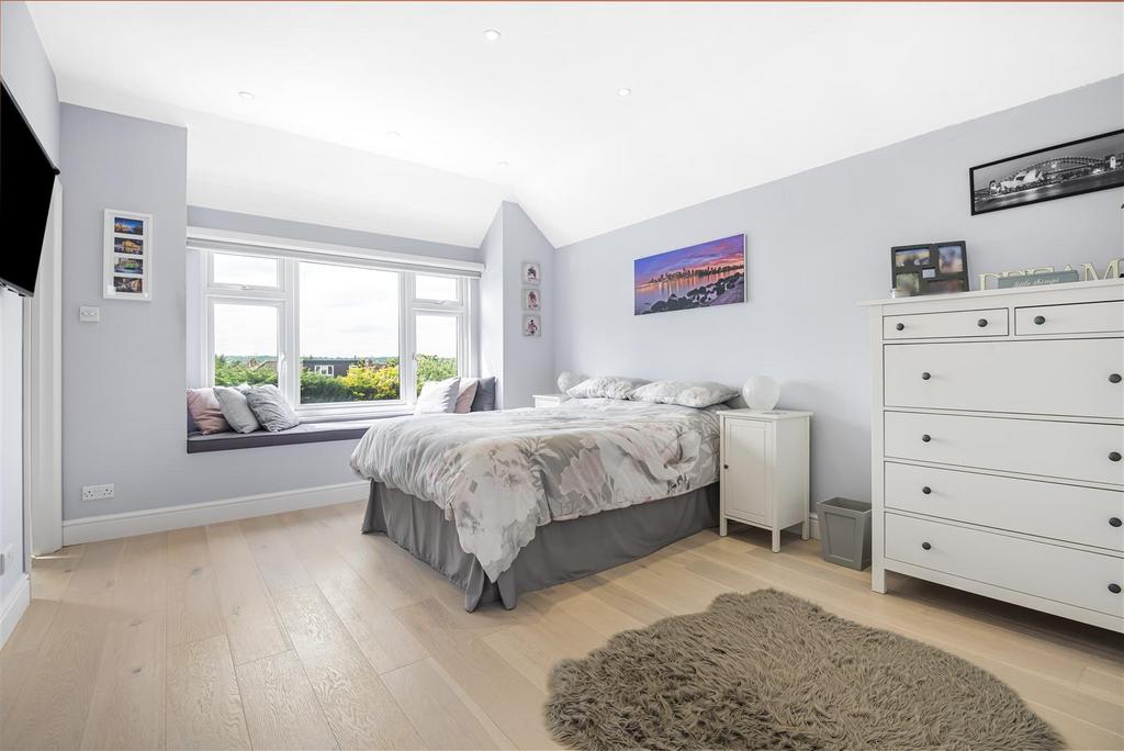 BEDROOM 1 / Loft (pic 2)