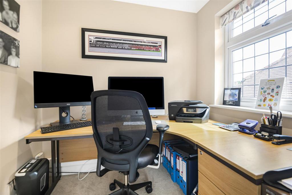 Office/bedroom 5
