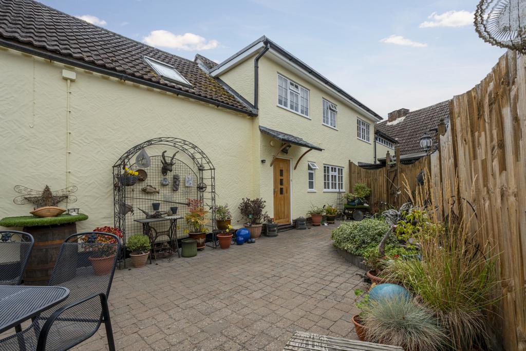 5 Bedroom Detached for Sale