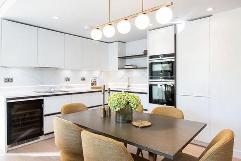 3 bedroom flat to rent, West End Gate , London  W2
