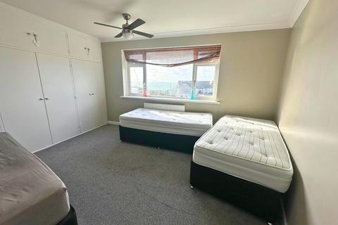 2 bedroom flat to rent, Sea Road, Barton on Sea, Hampshire. BH25 7NH