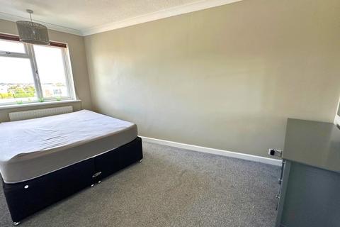 2 bedroom flat to rent, Sea Road, Barton on Sea, Hampshire. BH25 7NH