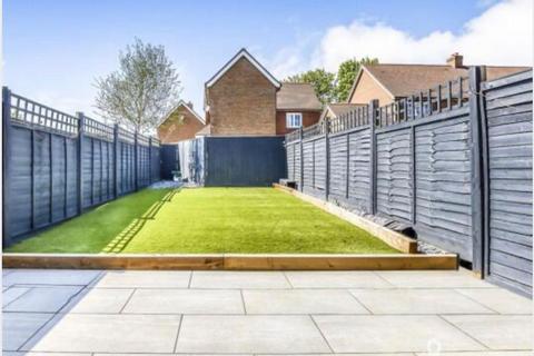 2 bedroom end of terrace house for sale, Hayton Crescent, Tadworth KT20