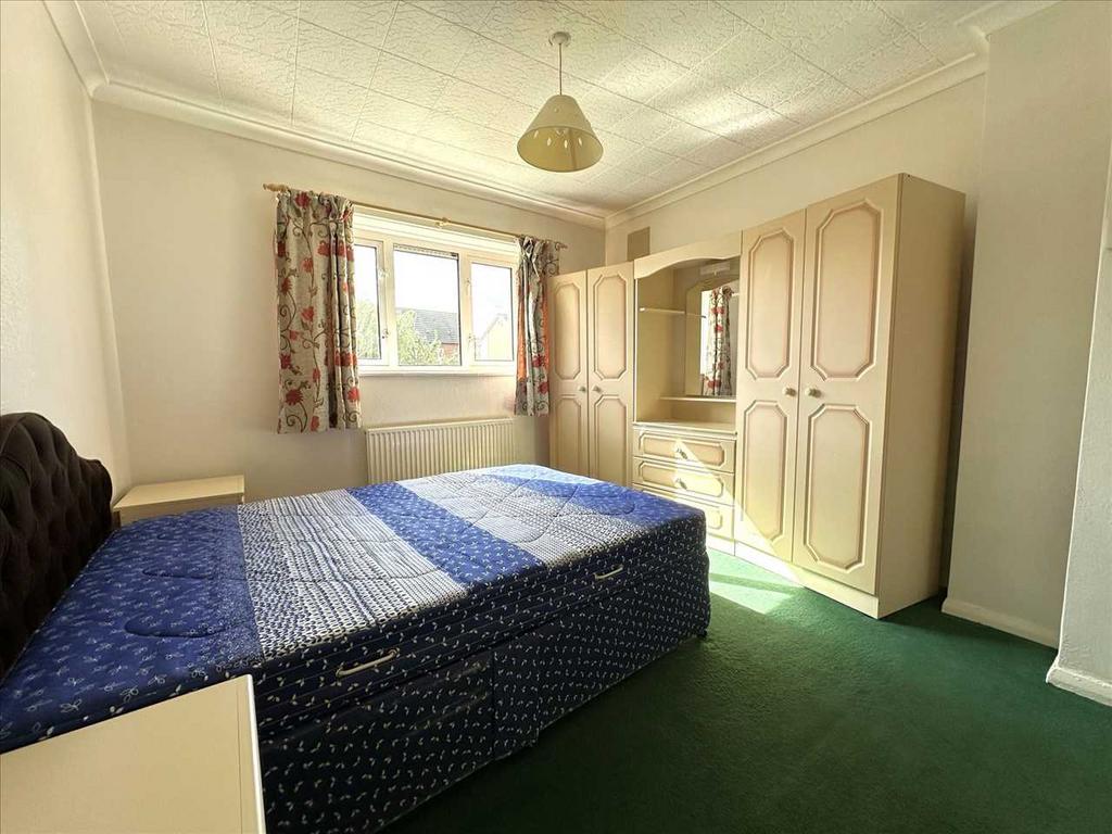 Bedroom (rear)