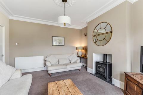 33 Ings Lane, Guiseley, Leeds, LS20 8DA
