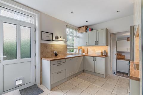 33 Ings Lane, Guiseley, Leeds, LS20 8DA