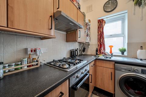 2 bedroom flat for sale, Park Hall Road, London, SE21