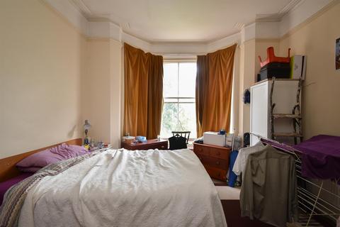1 bedroom flat for sale, London Road, St Leonards-On-Sea TN37