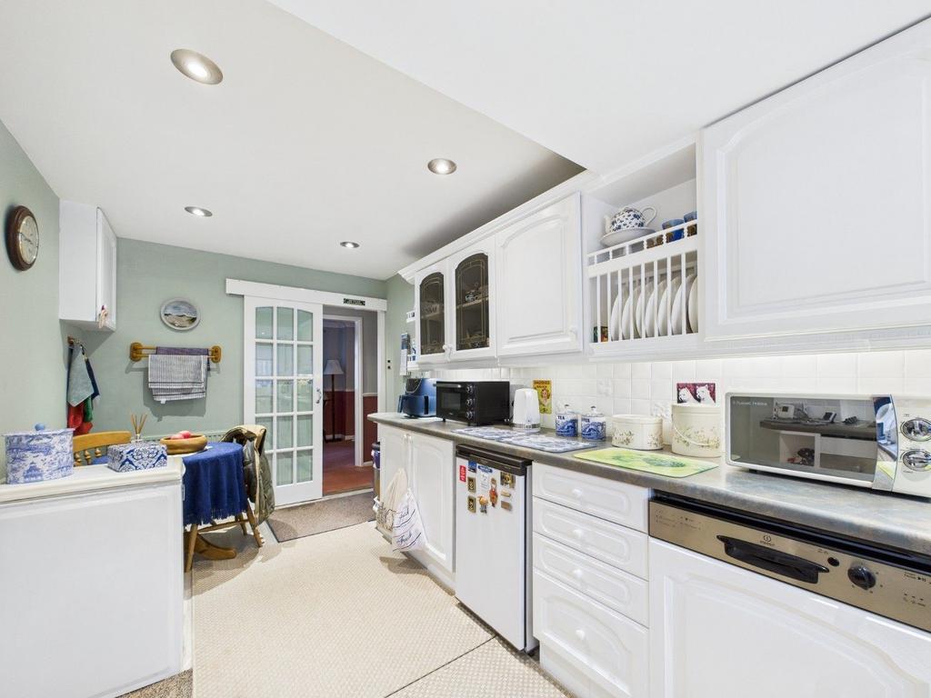 Kitchen/Breakfast Area