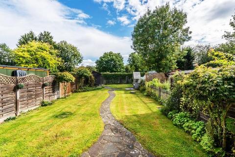 24 Oakdene Close, Brockham, Betchworth, RH3 7JZ