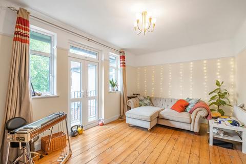 2 bedroom flat for sale, Hamilton Road, London SW19