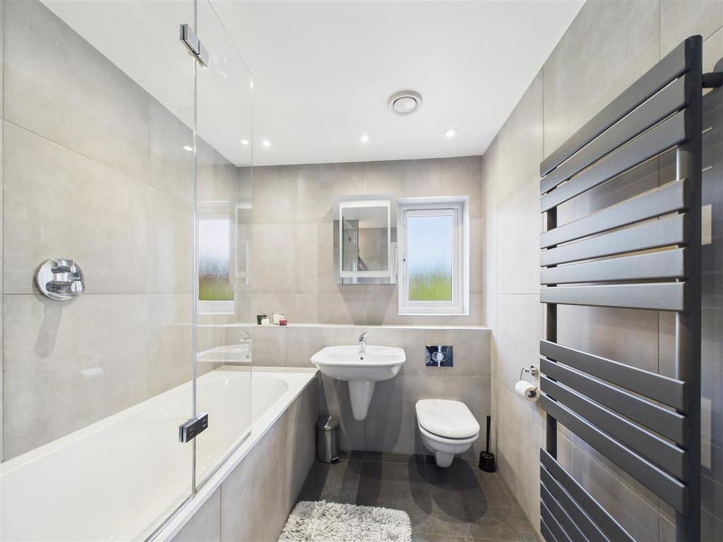 CAM03303 G0-PR0210-STILL008.jpg