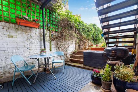 2 bedroom flat for sale, Tufnell Park Road, London