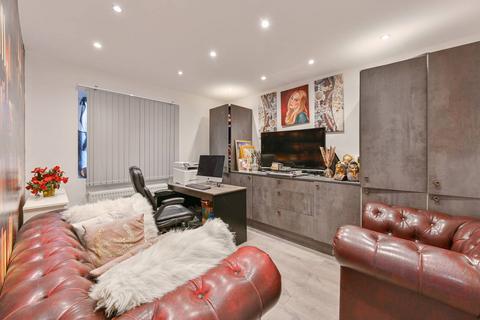 5 bedroom end of terrace house for sale, Cherry Garth, Brentford, TW8