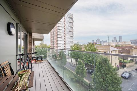 2 bedroom flat for sale, Bootmakers Court, Ben Jonson Road, Stepney, London, E1