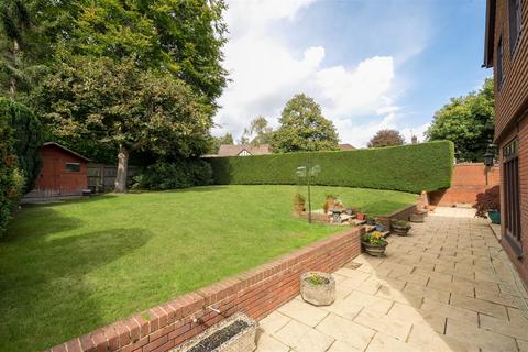 4 bedroom detached house for sale, Grove Shaw, Kingswood