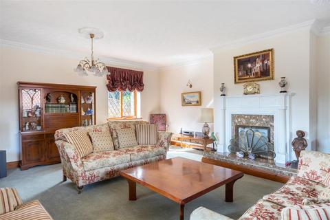 4 bedroom detached house for sale, Grove Shaw, Kingswood