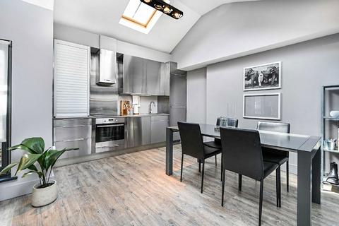 2 bedroom flat to rent, Whitechapel High Street, London E1