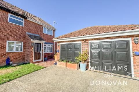 10 Caernarvon Close, Hockley, SS5 4XH