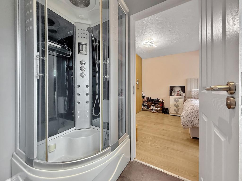 Master En-Suite