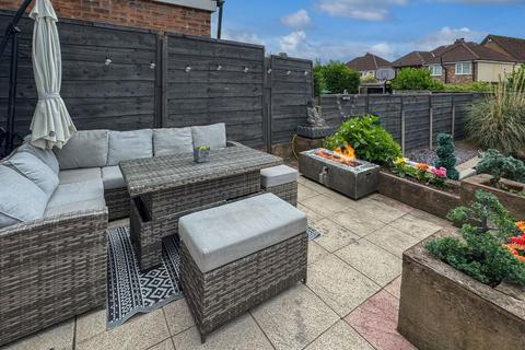 2 bedroom semi-detached house for sale, Sandileigh Avenue, Brinnington
