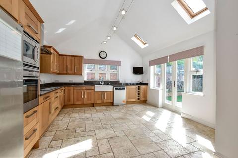 undefined, Watford Heath, Watford WD19
