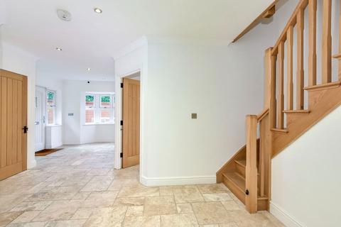 undefined, Watford Heath, Watford WD19