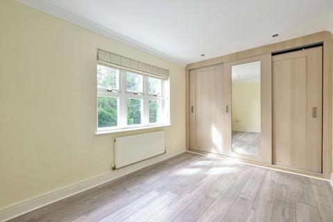 undefined, Watford Heath, Watford WD19