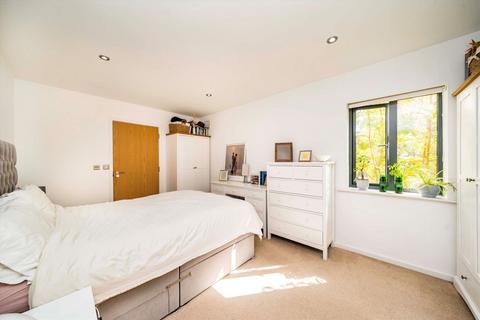 2 bedroom flat for sale, Milner Road, London SW19