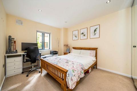 2 bedroom flat for sale, Milner Road, London SW19