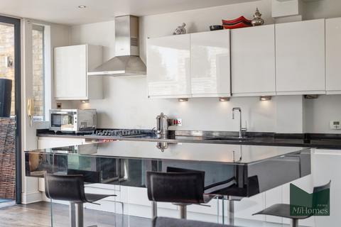3 bedroom apartment for sale, Addison Gardens, W14 - Split level apartment with private terrace