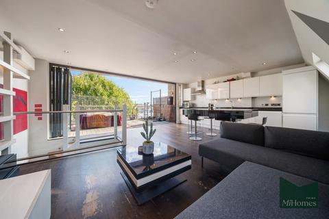 3 bedroom apartment for sale, Addison Gardens, W14 - Split level apartment with private terrace