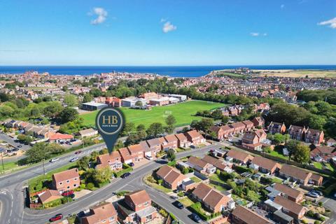 5 bedroom detached house for sale, 1 Shackleton Close, Whitby