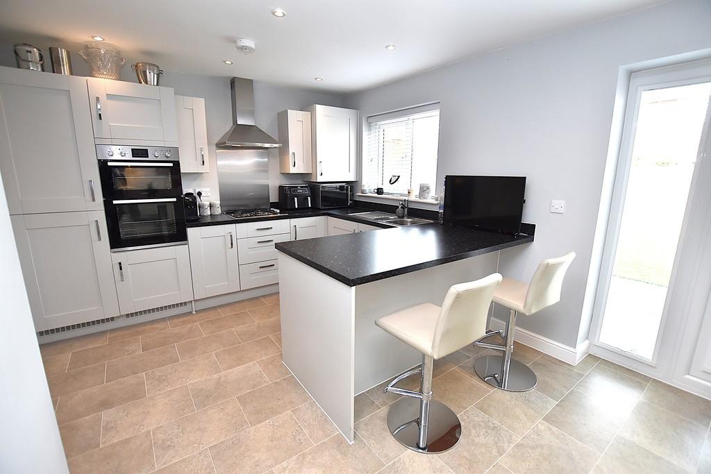 Kitchen Breakfast Bar
