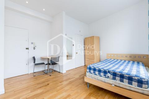 Studio to rent, Brecknock Road, Camden Town, London