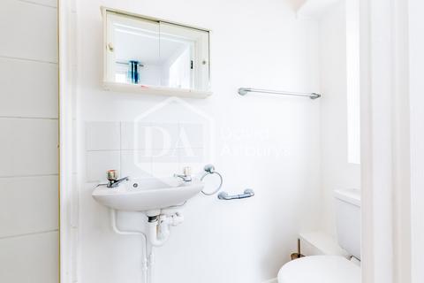Studio to rent, Brecknock Road, Camden Town, London