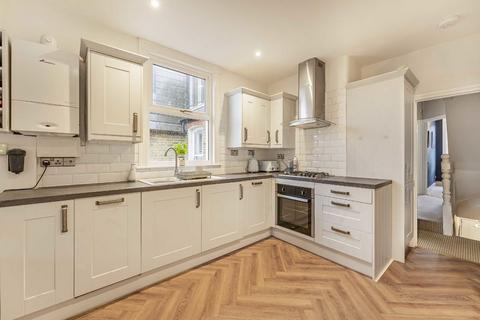 3 bedroom flat for sale, Duntshill Road, London SW18