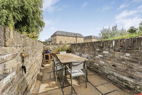3 bedroom flat for sale, Duntshill Road, London SW18