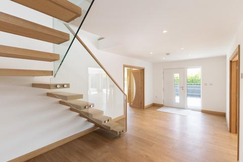 4 bedroom detached house to rent, Frie Baton, St Saviour's
