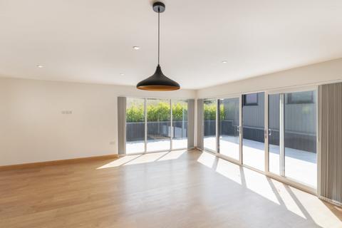 4 bedroom detached house to rent, Frie Baton, St Saviour's