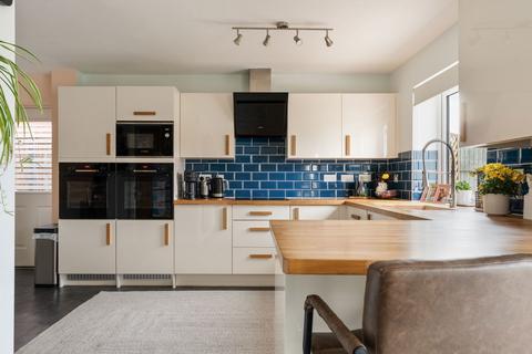 2 Hannah Way, Longhedge, Salisbury, SP4 6SY