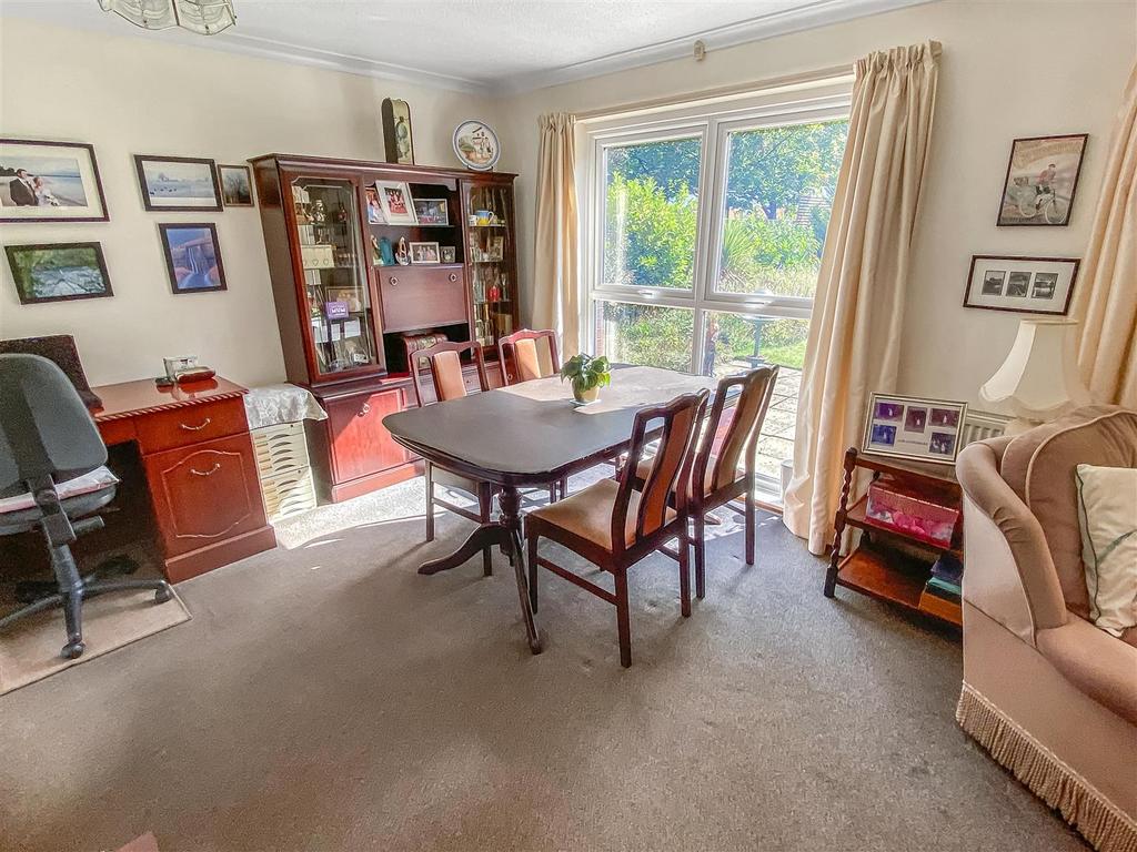 Dining Area.jpg