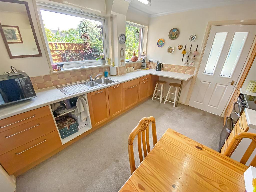 Kitchen (1).jpg
